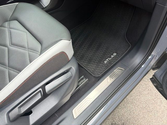 2024 Volkswagen Atlas 2.0T Peak Edition SE w/Technology