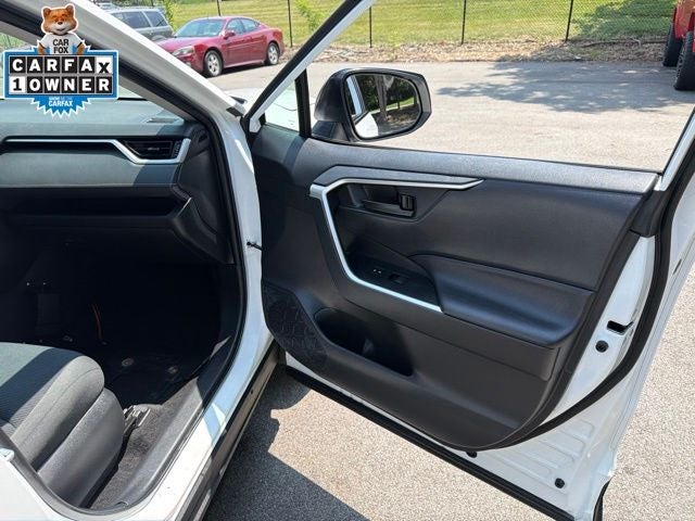 2022 Toyota RAV4 Hybrid LE