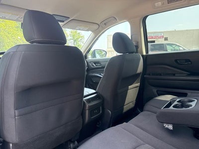 2024 Nissan Pathfinder SV