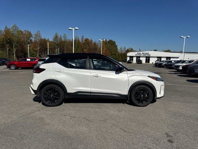 2022 Nissan Kicks SR
