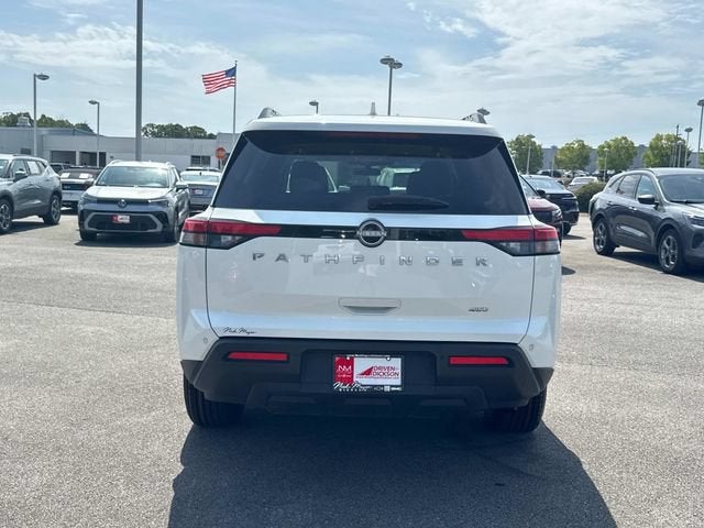 2025 Nissan Pathfinder SV