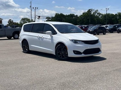 2020 Chrysler Pacifica Touring