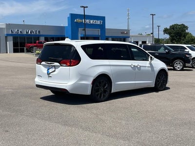 2020 Chrysler Pacifica Touring