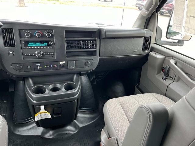 2025 GMC Savana Cutaway 3500 1WT