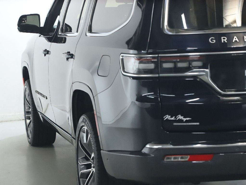 2022 Jeep Grand Wagoneer Series III