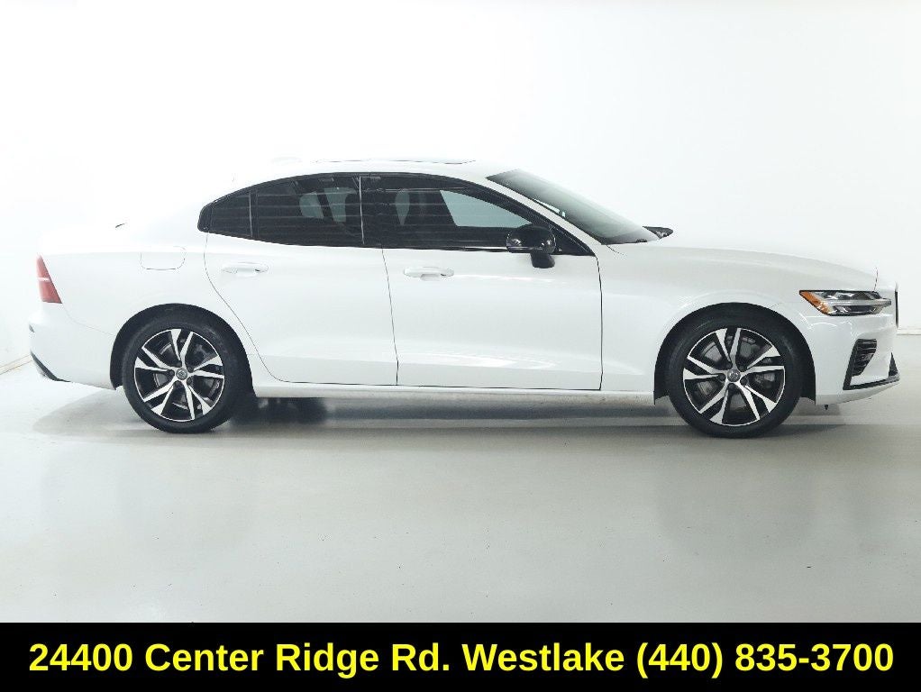 2022 Volvo S60 Recharge Plug-In Hybrid T8 R-Design Expression