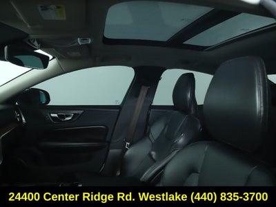 2022 Volvo S60 Recharge Plug-In Hybrid T8 R-Design Expression