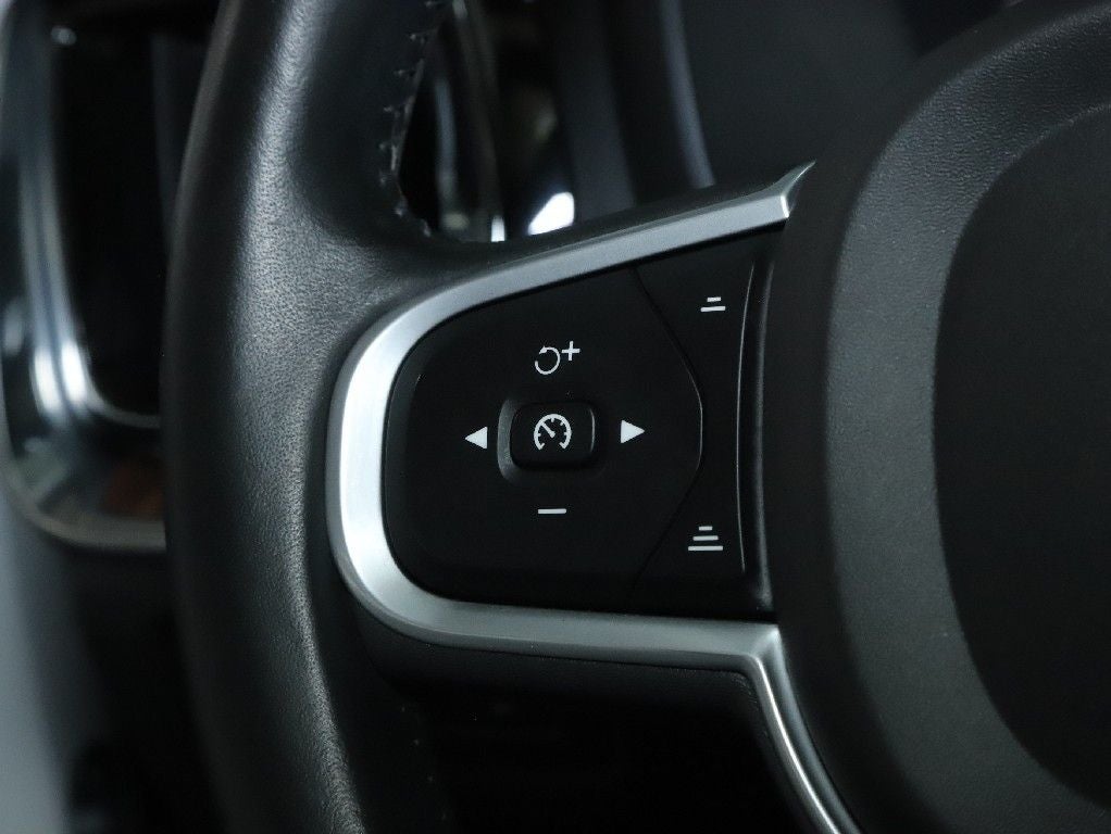 2022 Volvo S60 Recharge Plug-In Hybrid T8 R-Design Expression