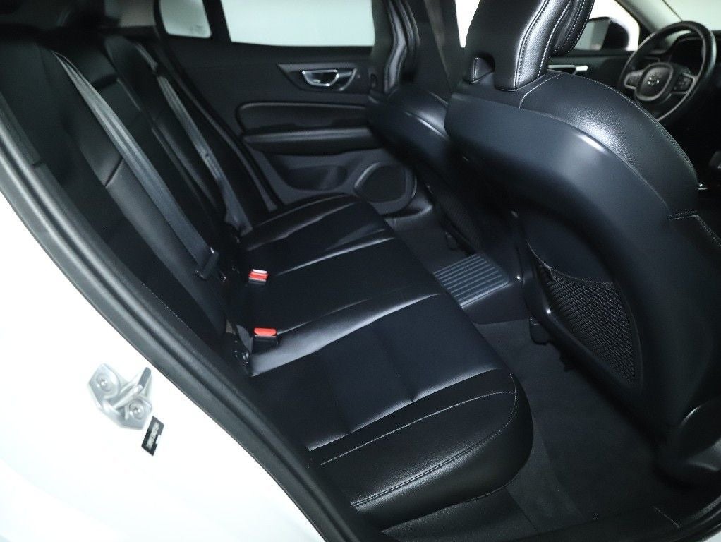 2022 Volvo S60 Recharge Plug-In Hybrid T8 R-Design Expression