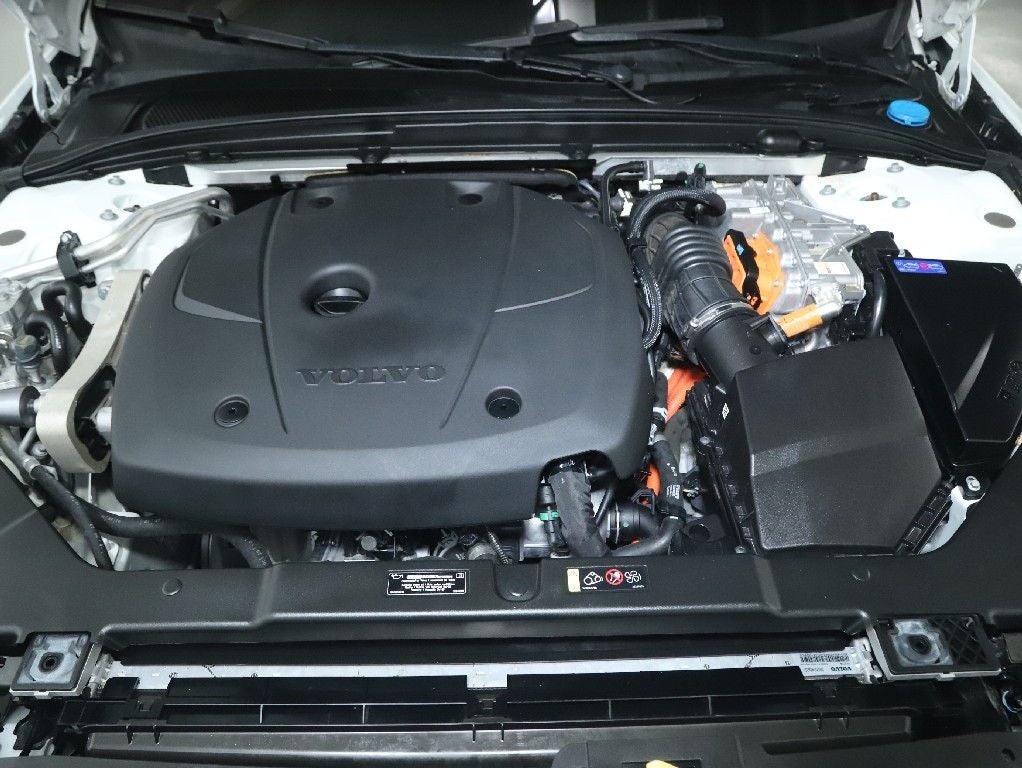 2022 Volvo S60 Recharge Plug-In Hybrid T8 R-Design Expression