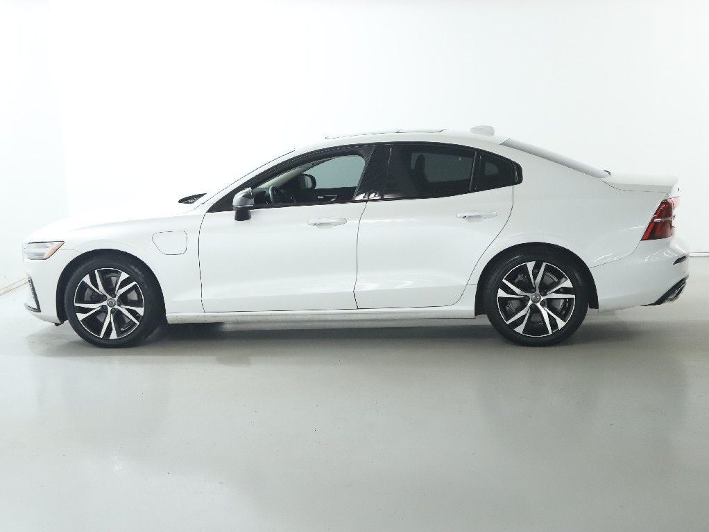 2022 Volvo S60 Recharge Plug-In Hybrid T8 R-Design Expression