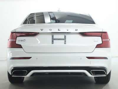 2022 Volvo S60 Recharge Plug-In Hybrid T8 R-Design Expression