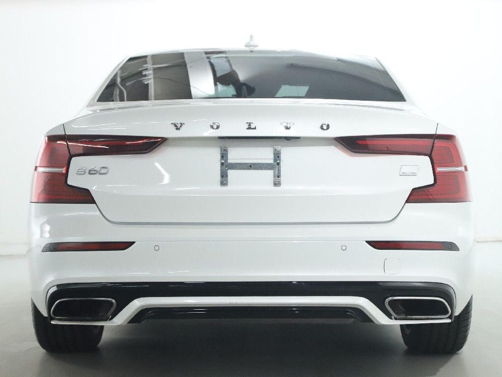 2022 Volvo S60 Recharge Plug-In Hybrid T8 R-Design Expression