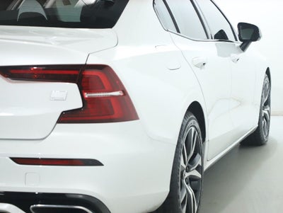 2022 Volvo S60 Recharge Plug-In Hybrid T8 R-Design Expression