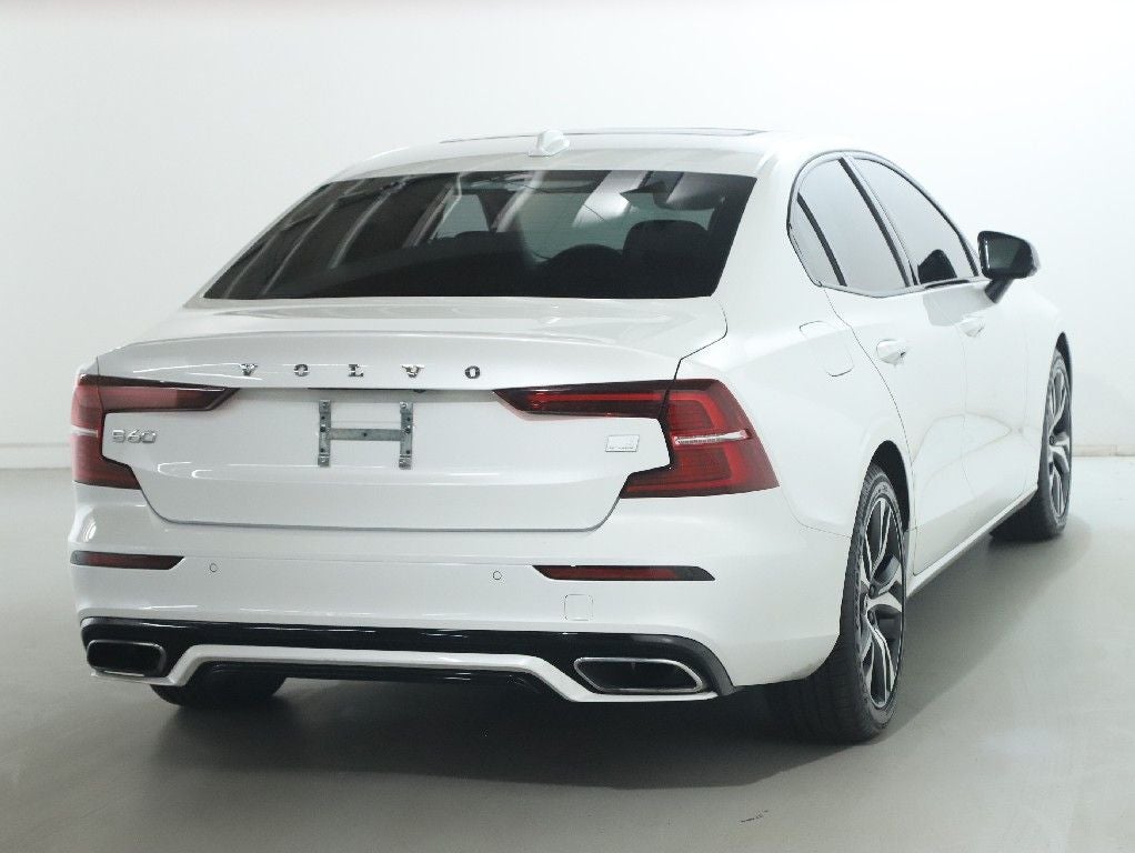 2022 Volvo S60 Recharge Plug-In Hybrid T8 R-Design Expression