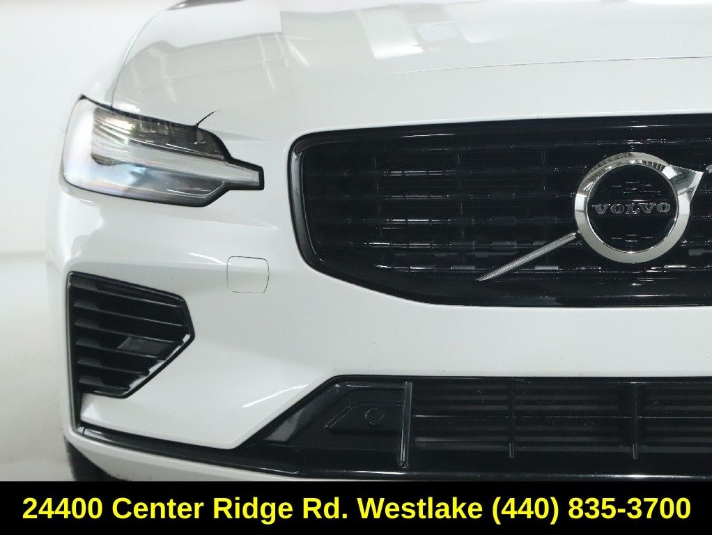 2022 Volvo S60 Recharge Plug-In Hybrid T8 R-Design Expression